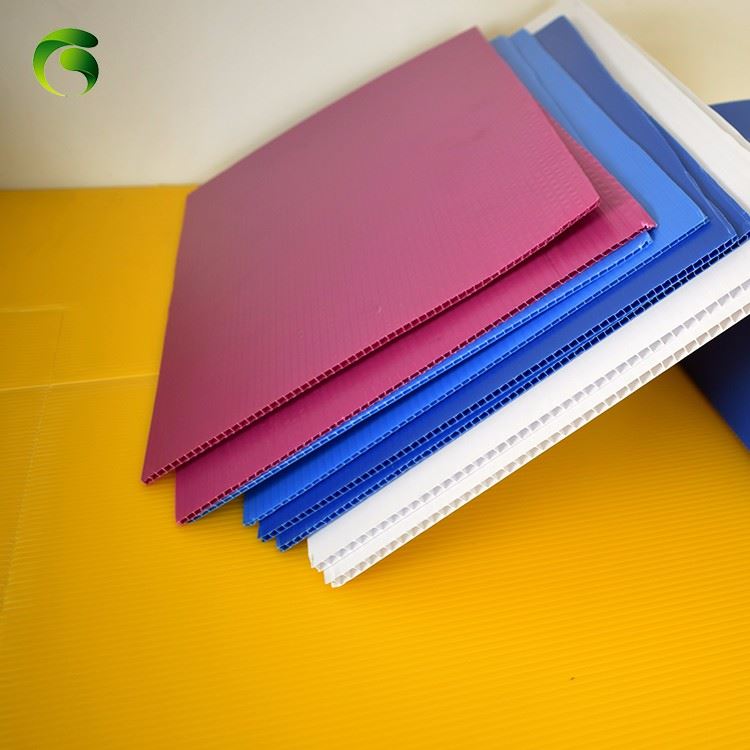 Plastic corrugated sheet